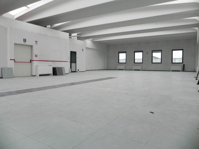 TORINO – Via Reiss Romoli – Capannone